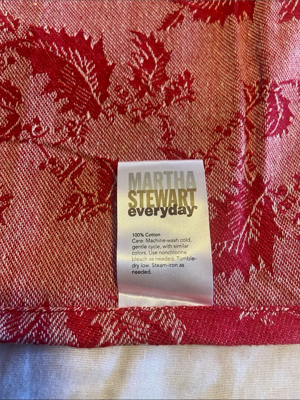 Martha Stewart Everyday Red and Cream Leaf Jacquard Napkins and Placemats